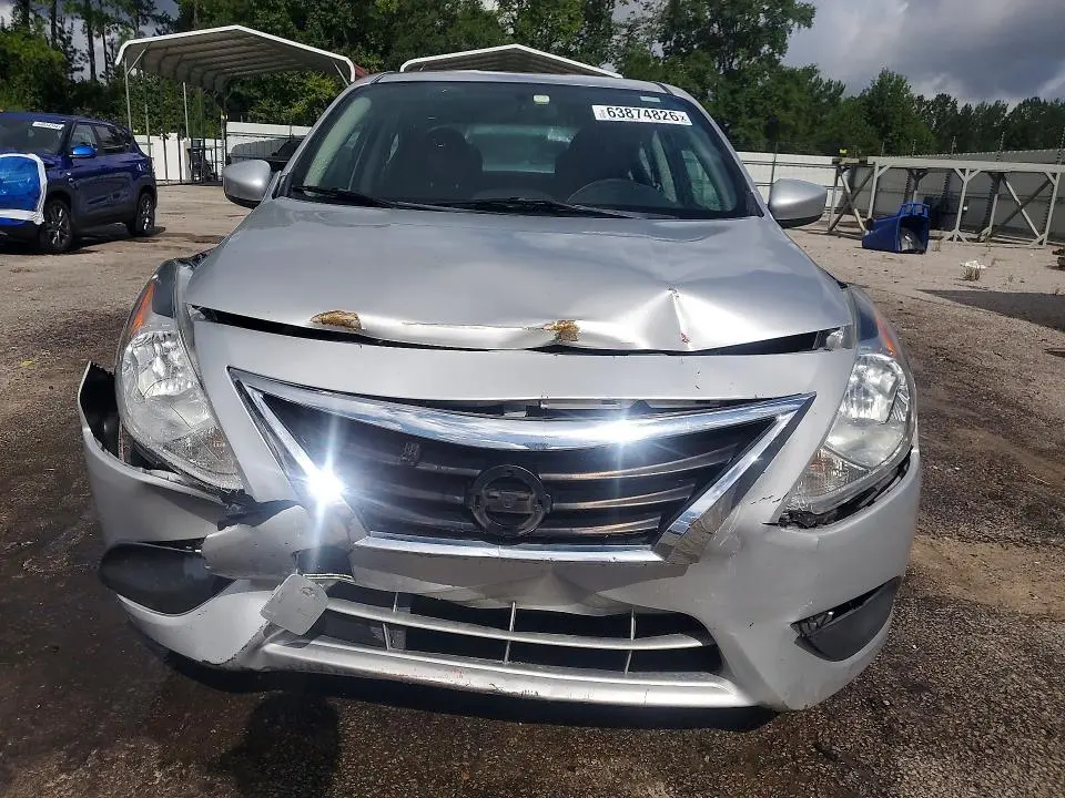 2018 NISSAN VERSA SV  