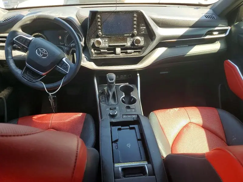 2022 TOYOTA HIGHLANDER XSE  