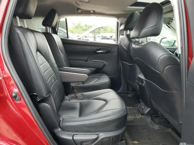 2022 TOYOTA HIGHLANDER XLE  