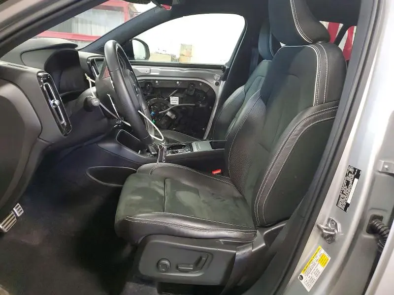 2019 VOLVO XC40 T5 R-DESIGN  