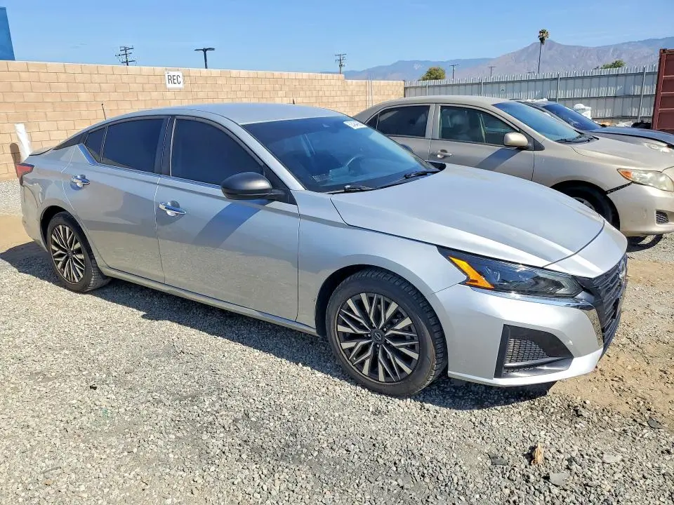 2024 NISSAN ALTIMA SV  