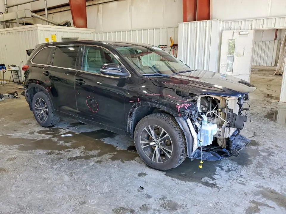 2018 TOYOTA HIGHLANDER LE  