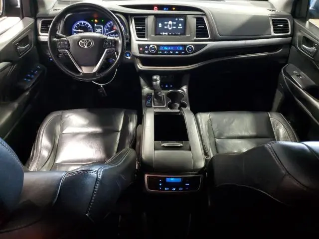 2017 TOYOTA HIGHLANDER SE  