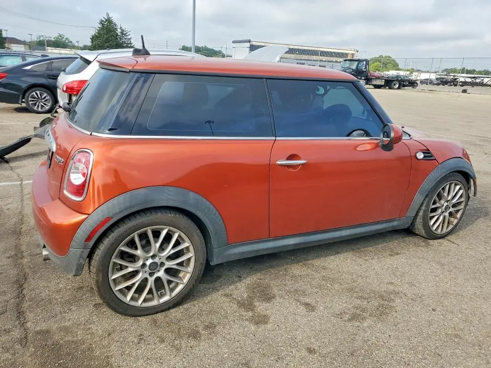 2011 MINI COOPER   