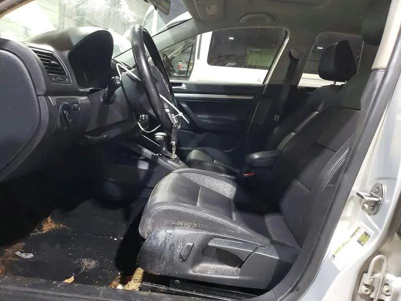 2010 VOLKSWAGEN JETTA SE  