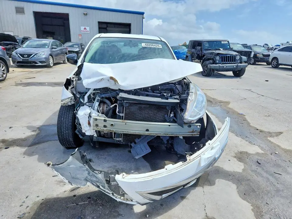 2018 NISSAN VERSA SV  