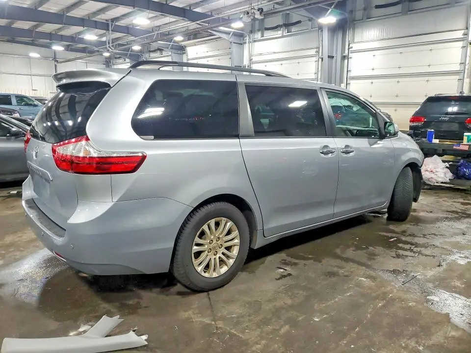2016 TOYOTA SIENNA XLE PREMIUM 8-PASSENGER  