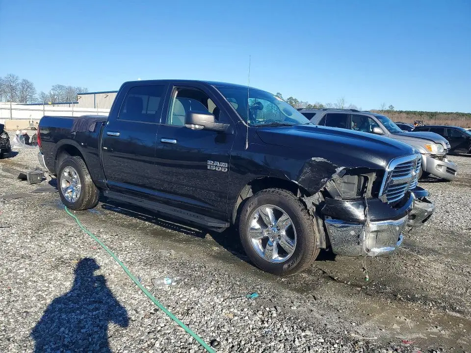 2016 RAM 1500 SLT  