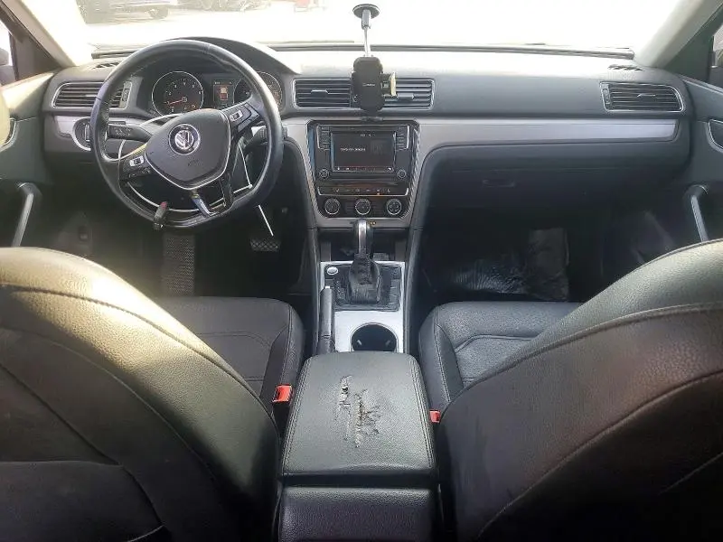 2019 VOLKSWAGEN PASSAT   