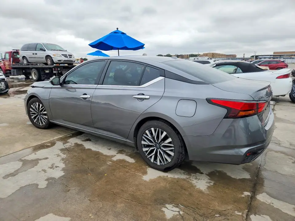 2024 NISSAN ALTIMA SV  