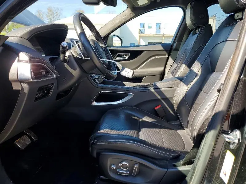 2019 JAGUAR F-PACE R - SPORT  