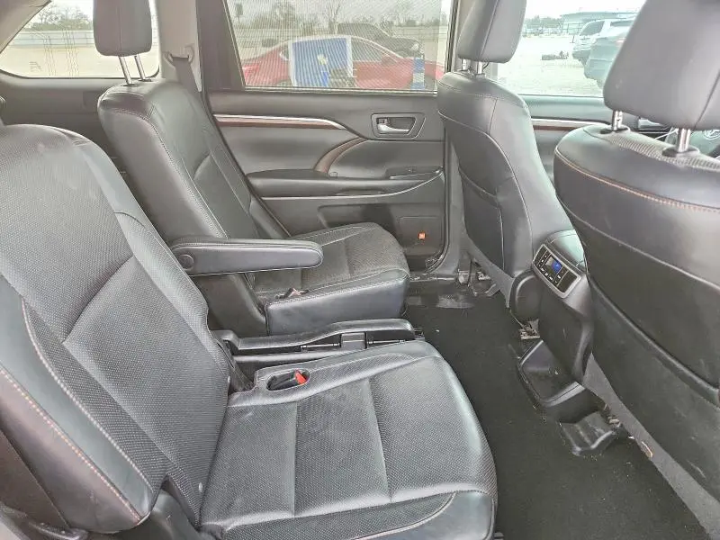 2016 TOYOTA HIGHLANDER LIMITED  