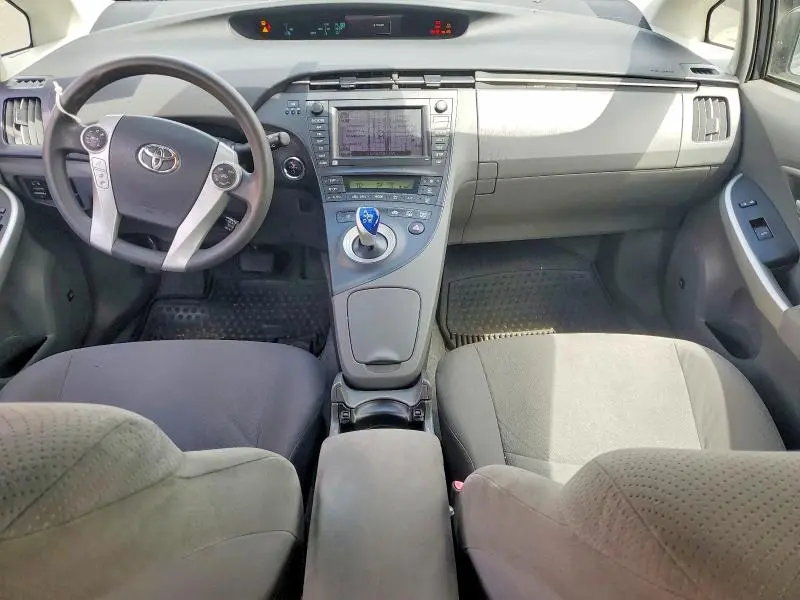 2010 TOYOTA PRIUS III  