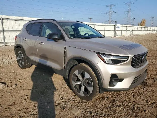 2024 VOLVO XC40 PLUS  