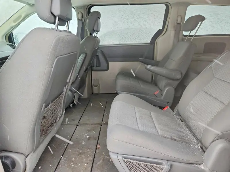 2010 CHRYSLER TOWN & COUNTRY LX  