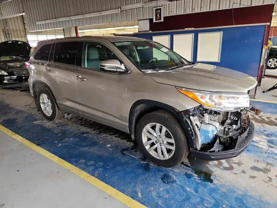 2015 TOYOTA HIGHLANDER LE  