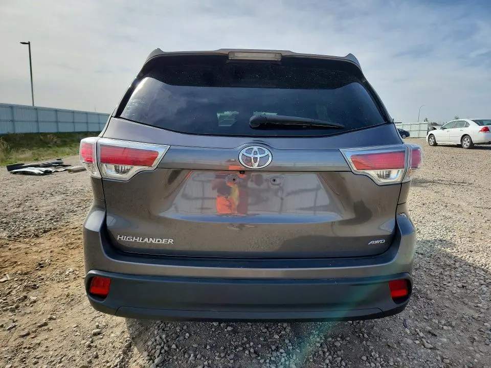 2016 TOYOTA HIGHLANDER LE  