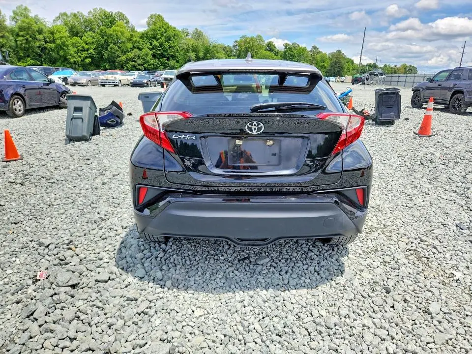 2020 TOYOTA C-HR XLE  