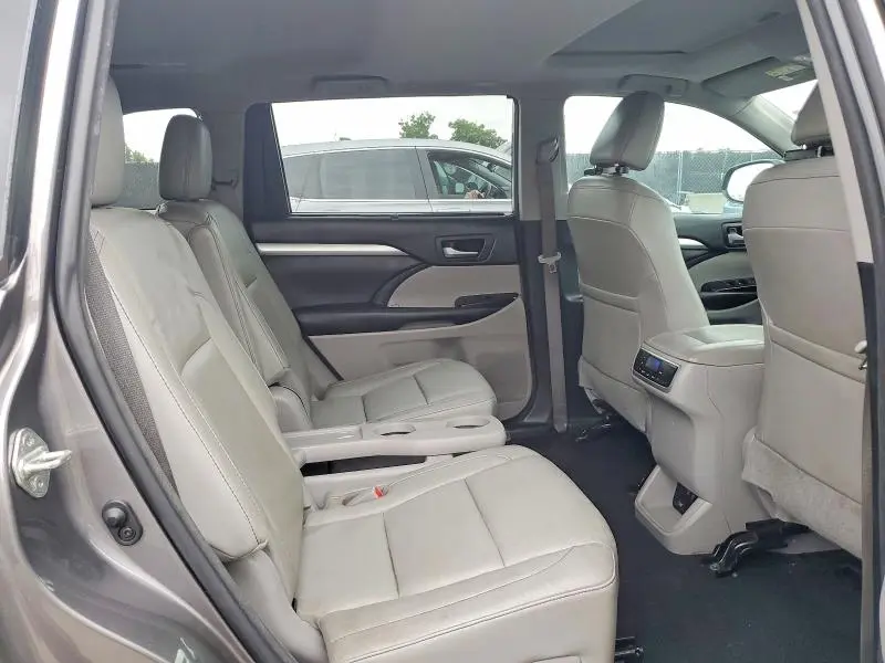 2018 TOYOTA HIGHLANDER XLE  
