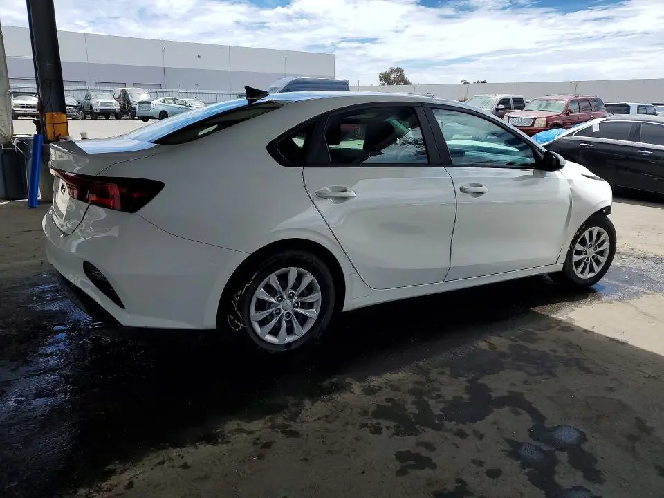 2024 KIA FORTE LX  