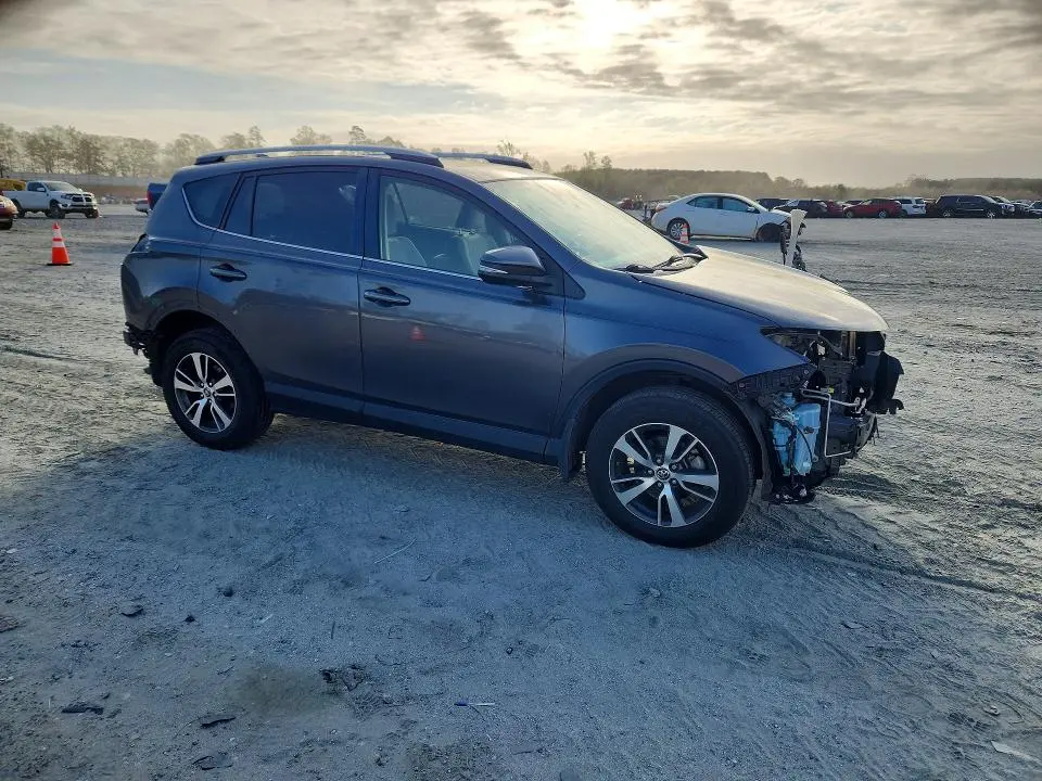 2018 TOYOTA RAV4 XLE  