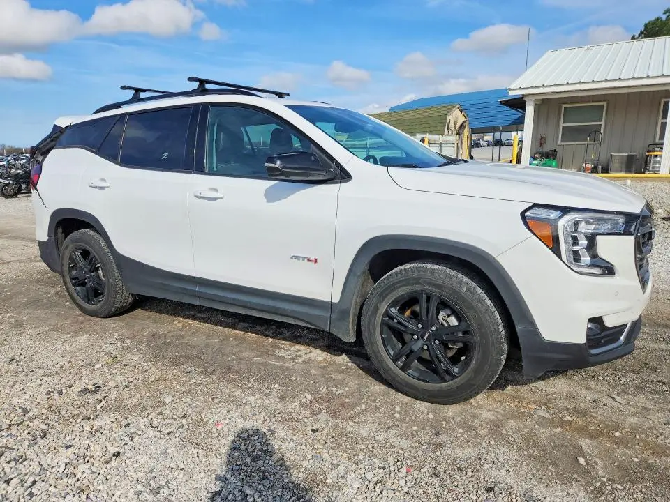 2022 GMC TERRAIN AT4  