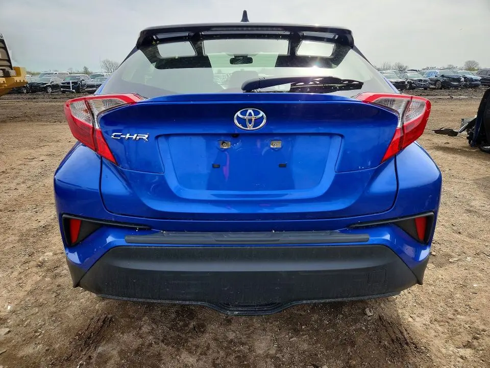 2020 TOYOTA C-HR XLE  