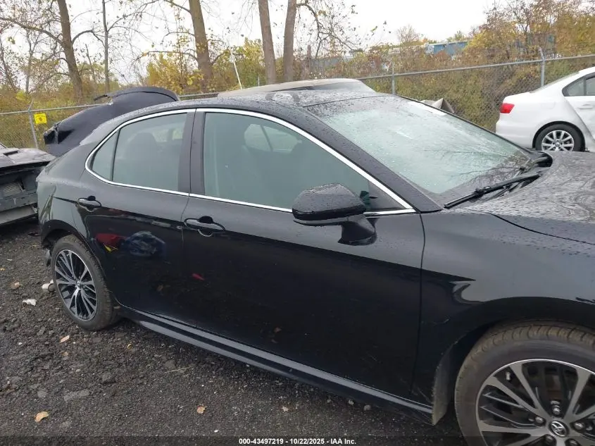 2018 TOYOTA CAMRY SE