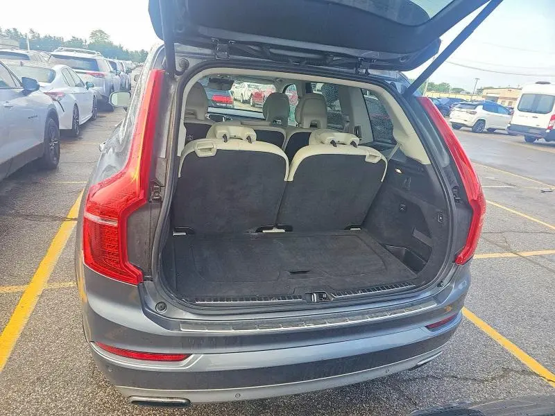 2017 VOLVO XC90 T6  