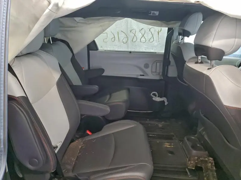 2022 TOYOTA SIENNA XSE  