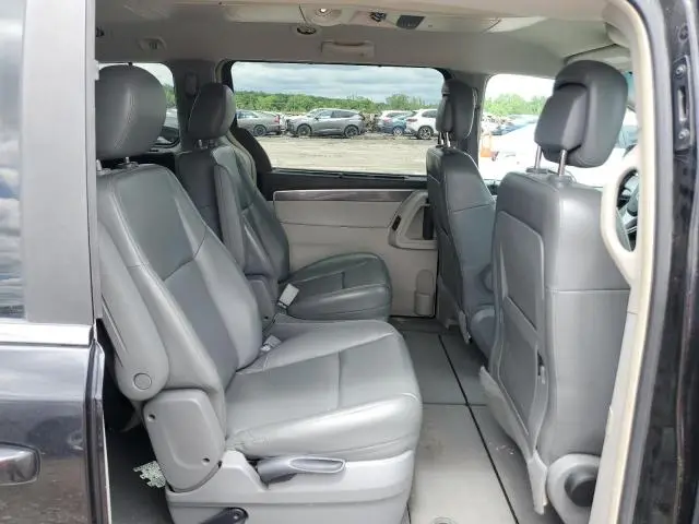 2010 VOLKSWAGEN ROUTAN SE  