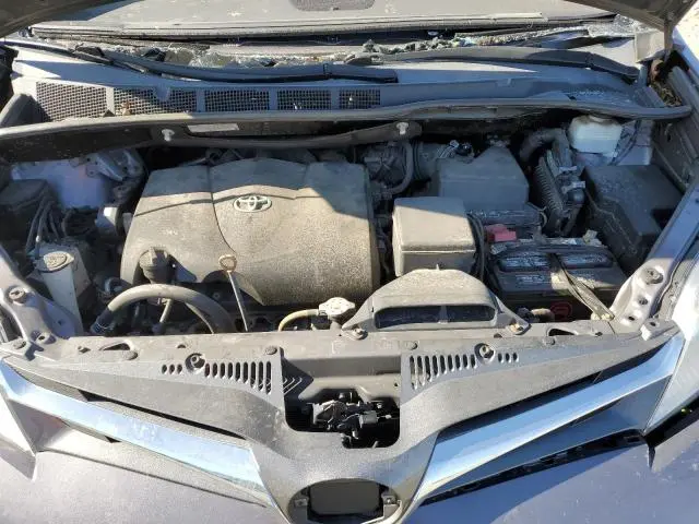 2019 TOYOTA SIENNA XLE  