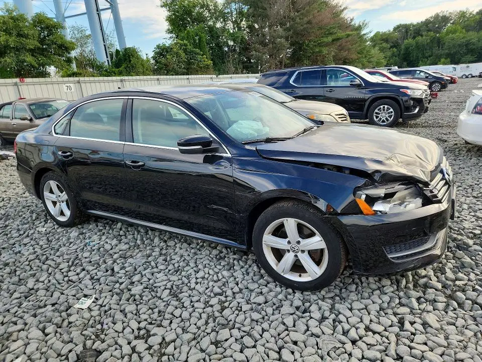 2013 VOLKSWAGEN PASSAT SE  