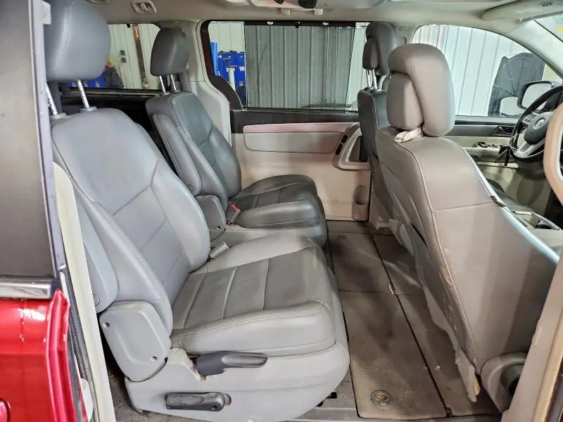 2011 VOLKSWAGEN ROUTAN SEL  
