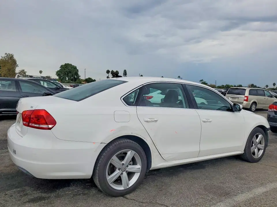 2013 VOLKSWAGEN PASSAT SE  