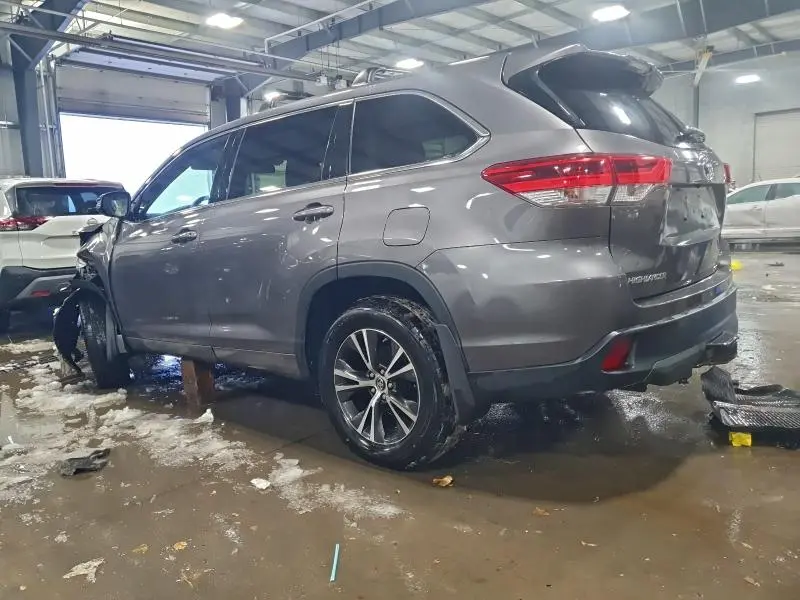 2017 TOYOTA HIGHLANDER LE  