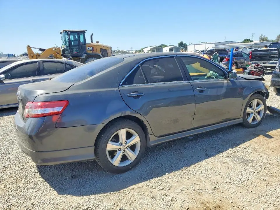 2011 TOYOTA CAMRY SE  