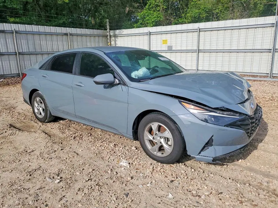 2022 HYUNDAI ELANTRA SE  