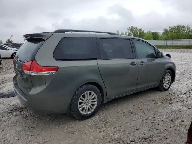 2012 TOYOTA SIENNA XLE  