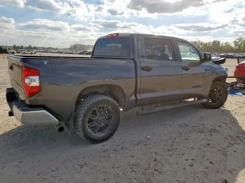 2017 TOYOTA TUNDRA CREWMAX SR5  