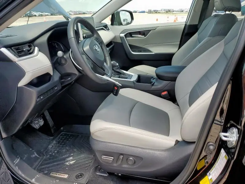 2024 TOYOTA RAV4 XLE PREMIUM  