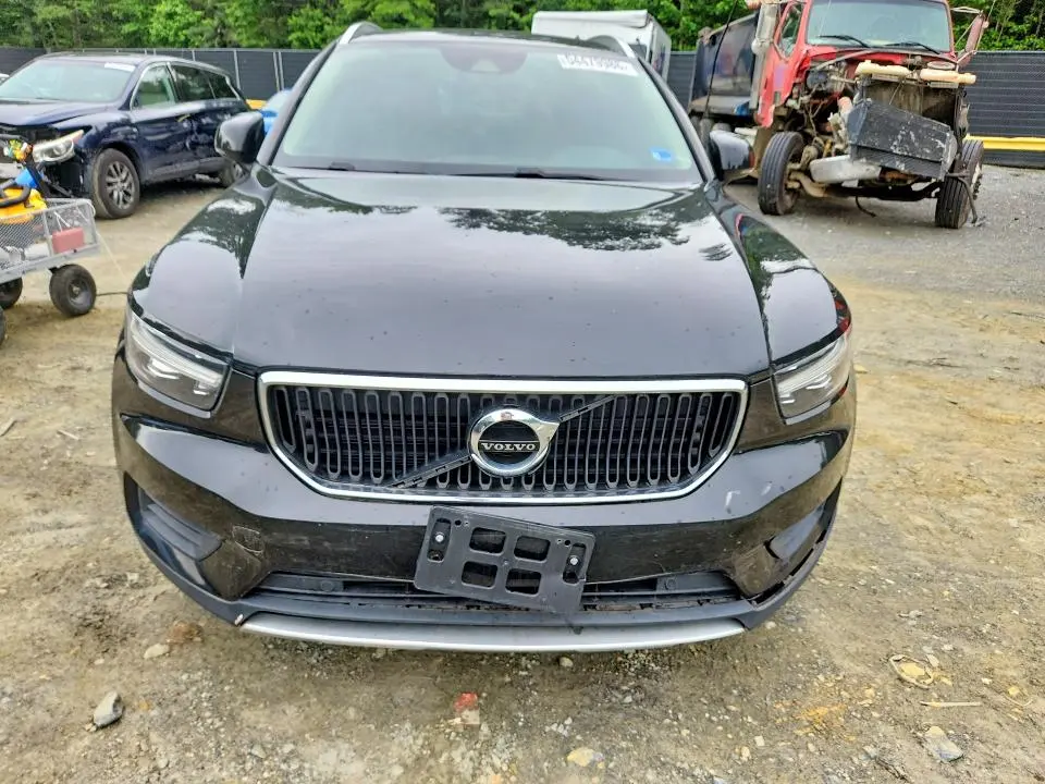 2020 VOLVO XC40 T4 MOMENTUM  