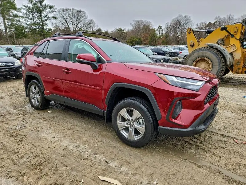 2025 TOYOTA RAV4 XLE  