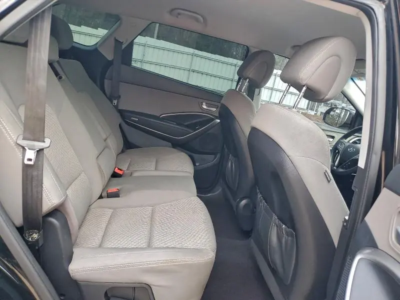 2017 HYUNDAI SANTA FE SE  