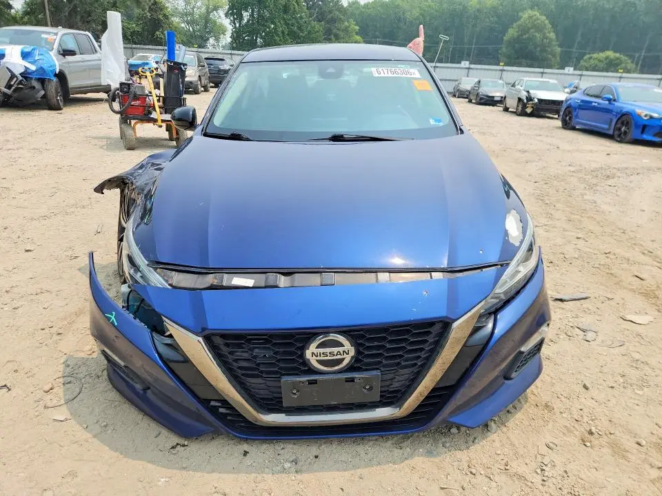 2021 NISSAN ALTIMA SR  