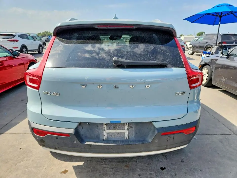 2019 VOLVO XC40 T5 MOMENTUM  