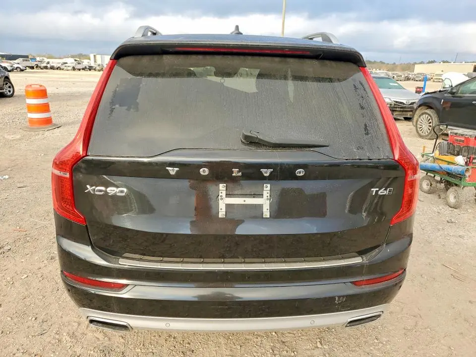 2016 VOLVO XC90 T6 MOMENTUM