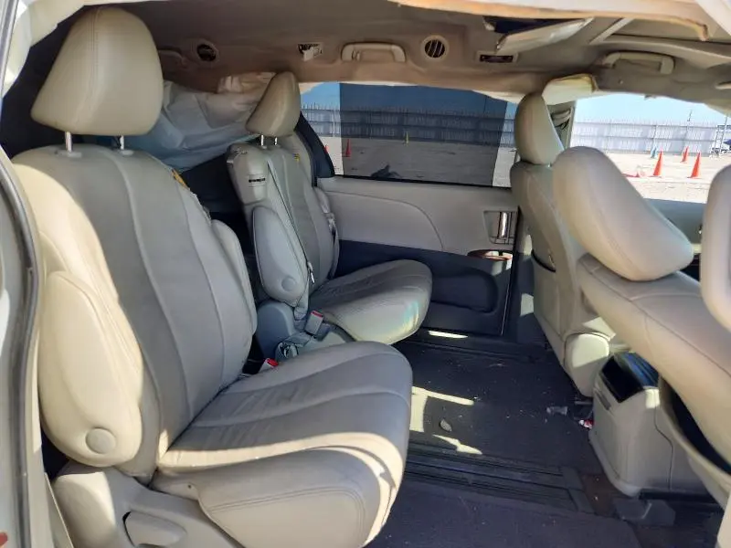 2014 TOYOTA SIENNA XLE 8-PASSENGER  