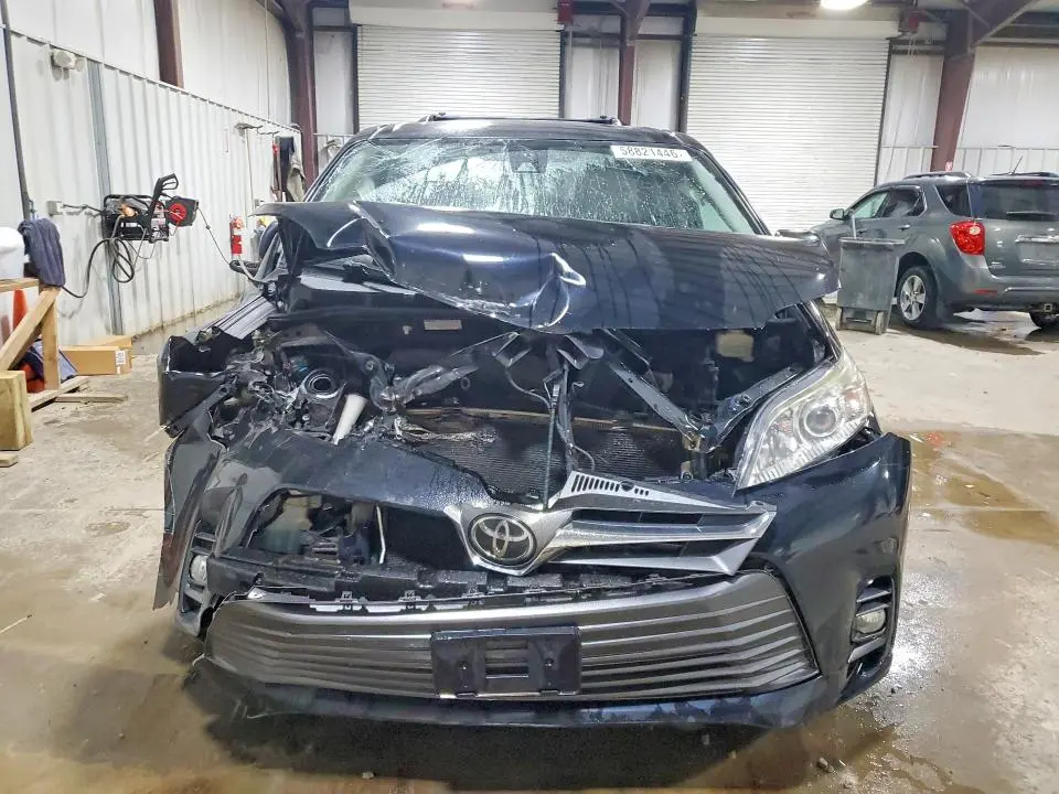 2018 TOYOTA SIENNA XLE 8-PASSENGER  