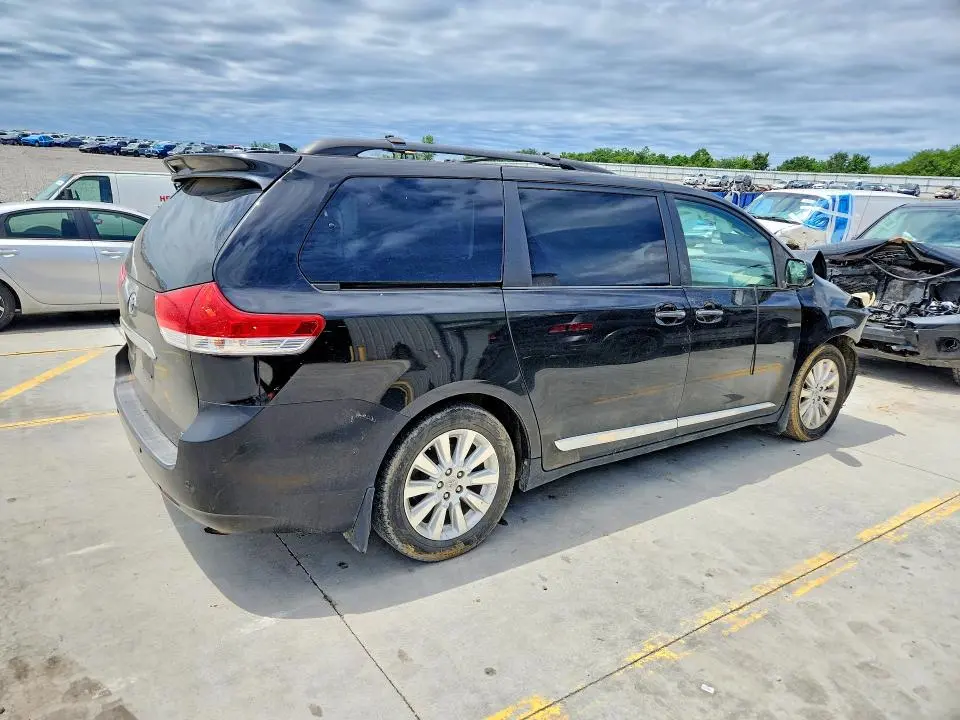 2011 TOYOTA SIENNA LIMITED 7-PASSENGER  
